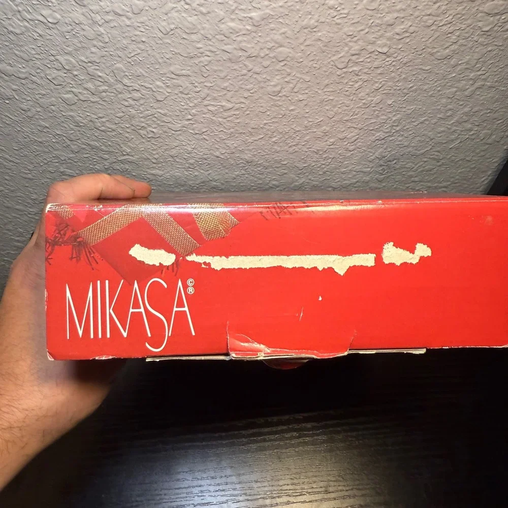 Mikasa Santas Boot‎ Bon Bon Server 8.75